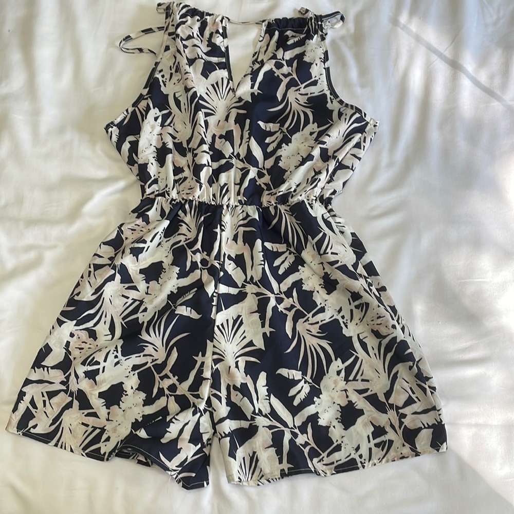 Navy Blue and White Floral Patterned Romper Size L